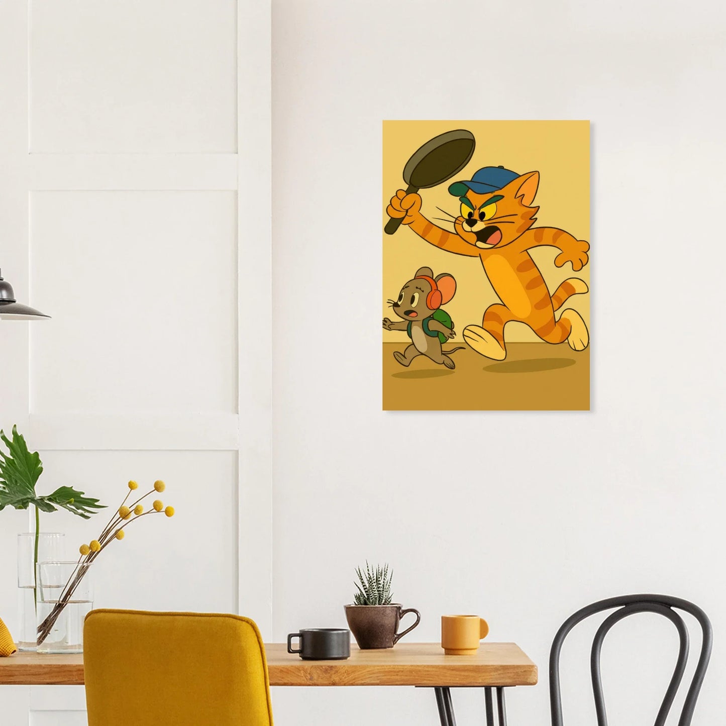 Katt Poster – Katt Jagar Mus med Stekpanna | Premium Halvblankt Papper