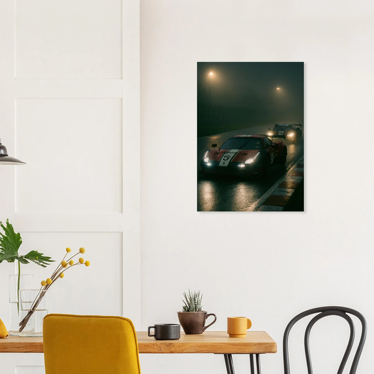 Bilar i Dimma: Dynamisk MotorSport Poster för Entusiasten