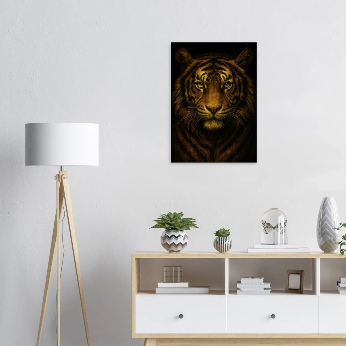 Majestic Guld Tiger Porträtt – Djur Konsttryck i Dramatisk Stil för Ditt Hem