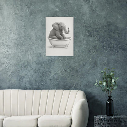 Charmig Elefant i Badkar – Unik Svartvit Konstposter