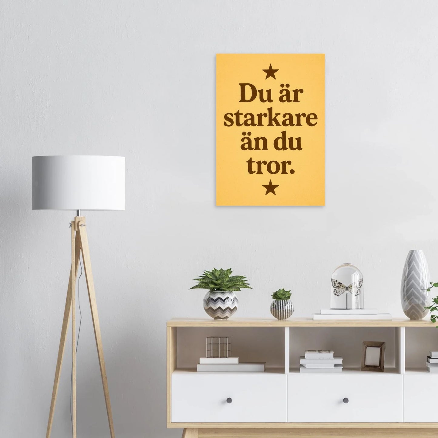 Du är starkare än du tror – Inspirerande Typografi Affisch i Mjuk Guldton
