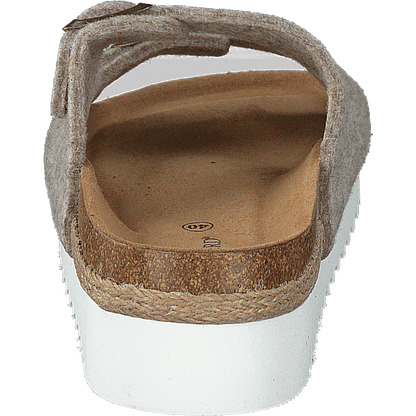 Patricia Beige