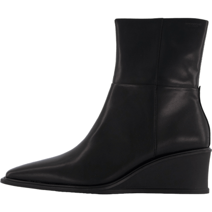 Aino Black
