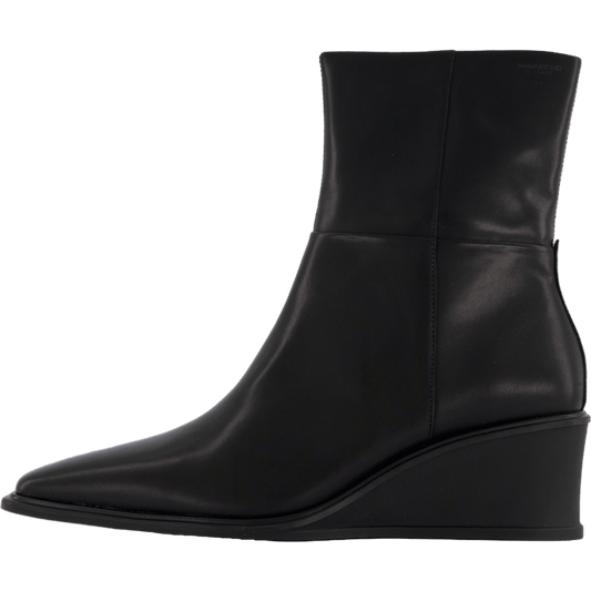 Aino Black
