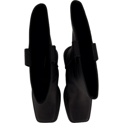 Eyra Black
