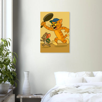 Katt Poster – Katt Jagar Mus med Stekpanna | Premium Halvblankt Papper