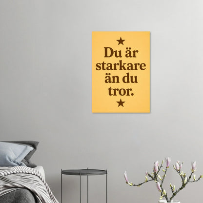 Du är starkare än du tror – Inspirerande Typografi Affisch i Mjuk Guldton