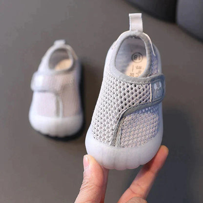 Halkfria och ergonomiska barfotaskor för småbarn