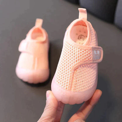 Halkfria och ergonomiska barfotaskor för småbarn