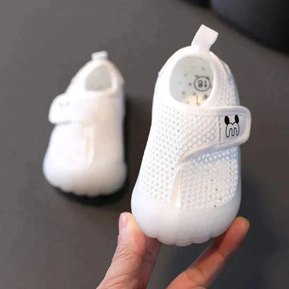 Halkfria och ergonomiska barfotaskor för småbarn